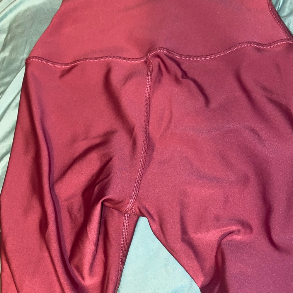 Alo yoga airlift leggings in 7/8 length. Size medium